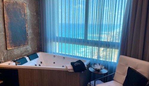 Studio with Spa Bath