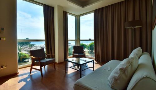Deluxe Suite with Sea View