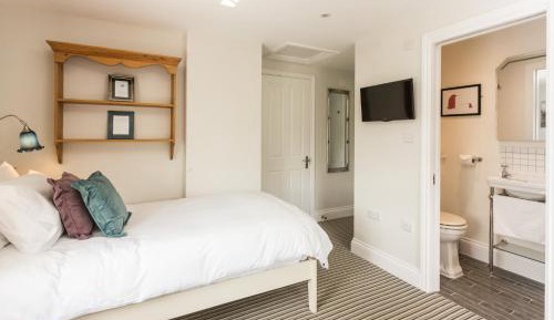 Twin Room with Private Bathroom