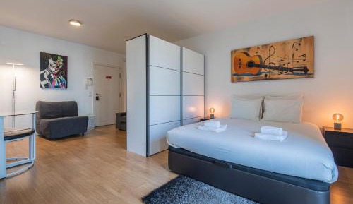 One-Bedroom Apartment