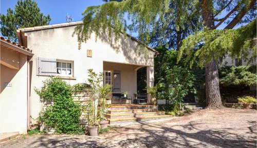 One-Bedroom Holiday Home