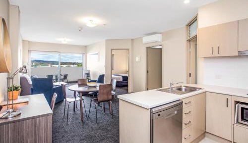Deluxe Two-Bedroom Apartment (1 Queen & 1 Double)
