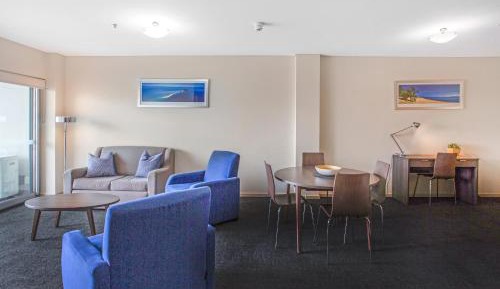 Deluxe Two Bedroom Apartment (1 Queen and 2 Single Beds)