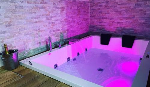 King Room with Spa Bath