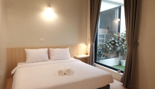 Queen Room with Shared Bathroom