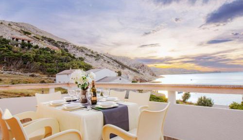 Two bedroom apartment with Sea view