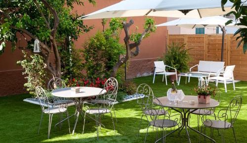 Apartment with Garden View