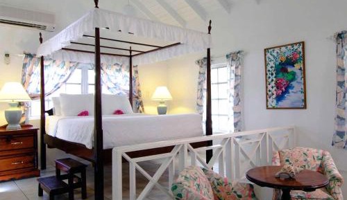 Deluxe - 1 Queen Bed