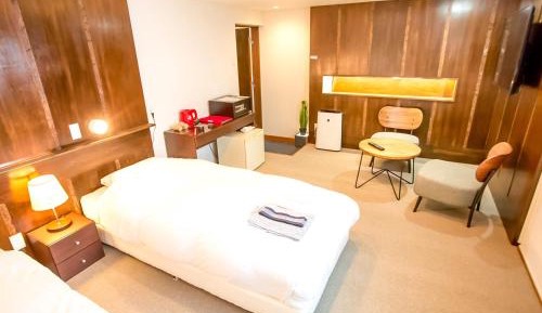 Western Style Twin Room with Shared Bathroom N4