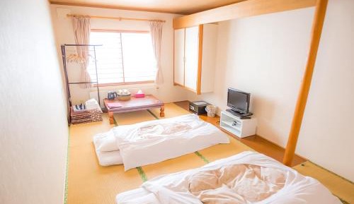 Japanese-Style Triple Room with Shared Bathroom N3