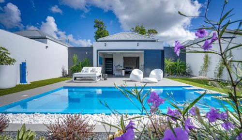Villa with Garden View