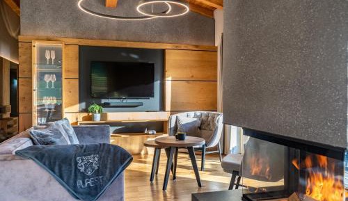 Deluxe Suite with Spa Bath