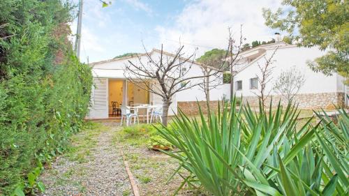 Bungalow with Garden View