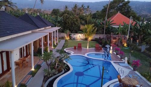 Villa with Garden View