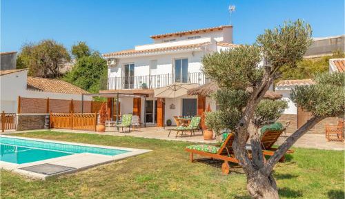 Three-Bedroom Holiday Home 