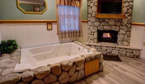 King Studio with Jacuzzi Bathtub