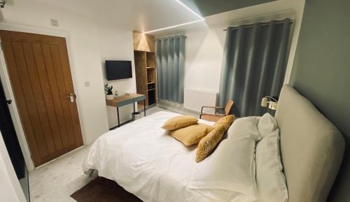 Deluxe Studio