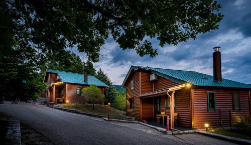 Chalet with Fireplace (4 Adults) - Split Level