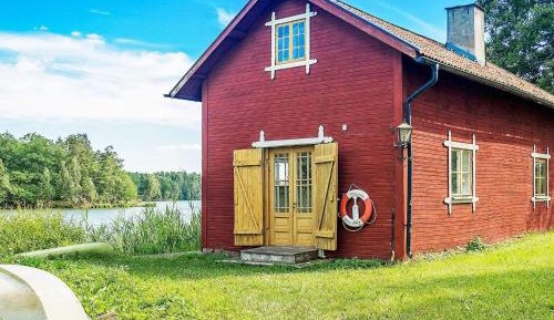 One-Bedroom Holiday Home