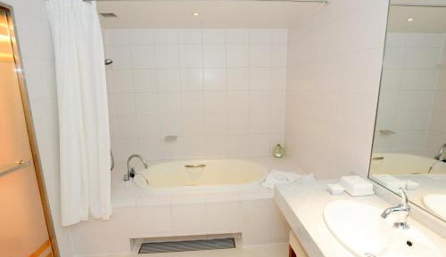 Executive Floor Premium Twin Room with City View (2 Adults) - Non-Smoking