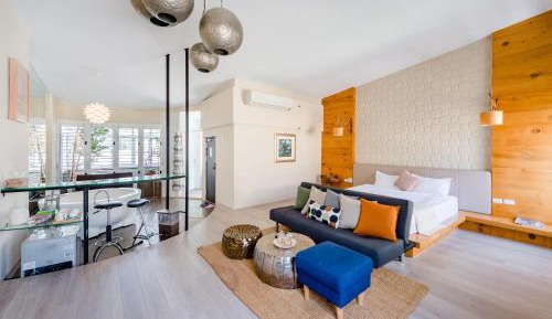 Deluxe Suite with Spa Bath