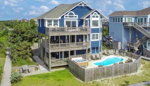 Six Bedroom Holiday Home