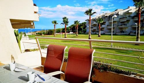 Apartment with Pool View 
