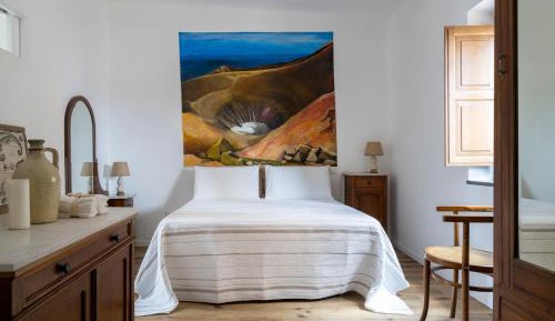 Deluxe Room (2 Adults + 1 Child)