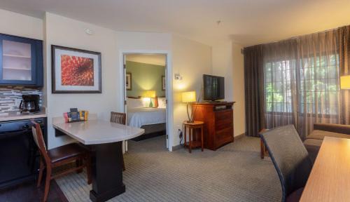 One-Bedroom King Suite