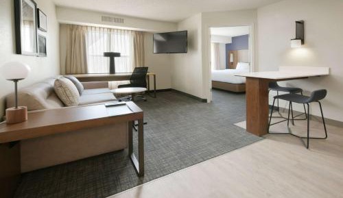 One-Bedroom King Suite - Non-Smoking