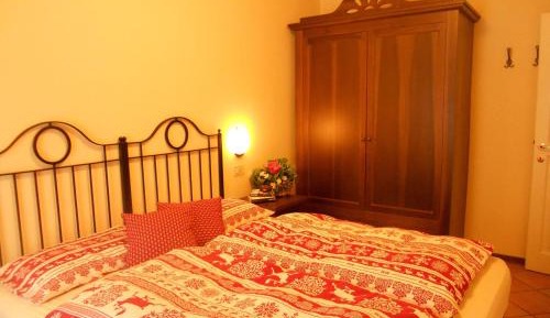 One-Bedroom Apartment with Balcony
