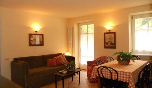 Three-Bedroom Apartment with Balcony