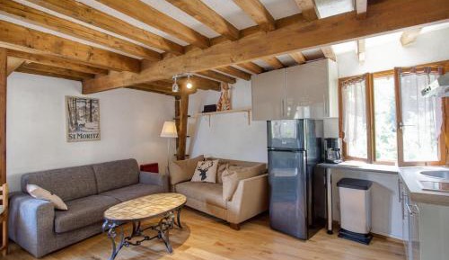 Apartment with Mountain View