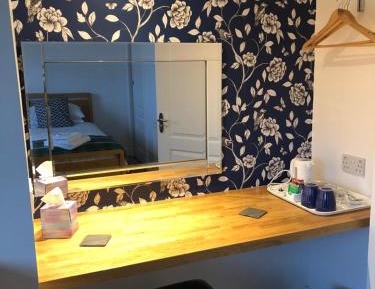 Small Twin Room with En-Suite