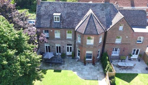 Eleven-Bedroom House