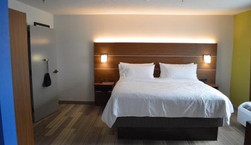 Two-Room King Suite with Whirlpool - Non-Smoking