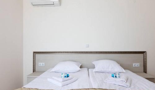 One-Bedroom Apartment with Balcony