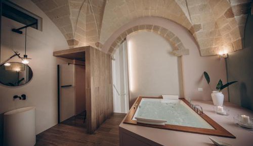 King Room with Spa Bath
