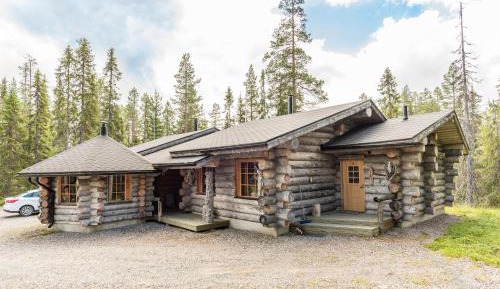 Superior Three-Bedroom Chalet with Sauna