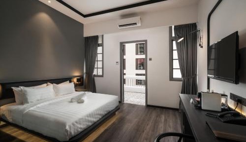 Deluxe Double Room Bathtub with Balcony