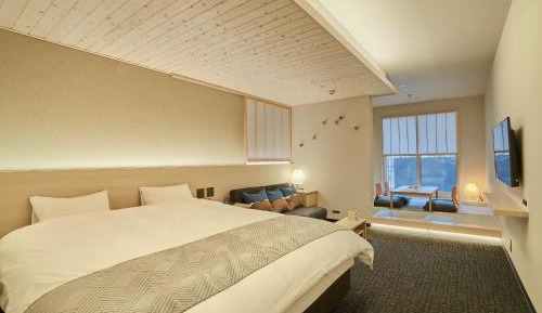 Deluxe King Suite