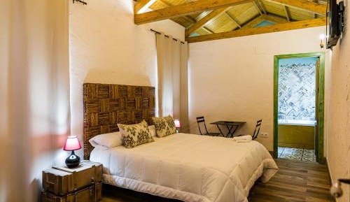 Deluxe Suite with Spa Bath