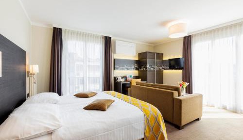 Triple Room City Side