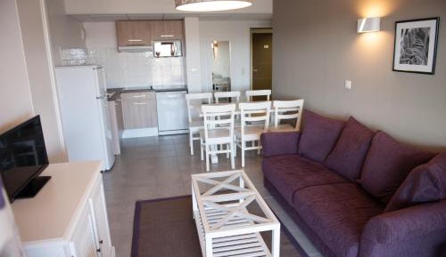 One-Bedroom Apartment (4 Adults)