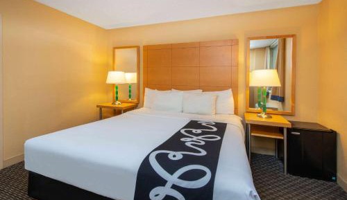 One -Bedroom King Suite, Non-Smoking