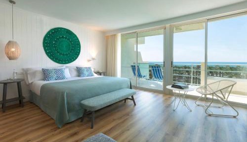 Mediterranean Suite with Front Sea View (3 Adults)