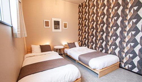 Family Room with Bathroom Room 3