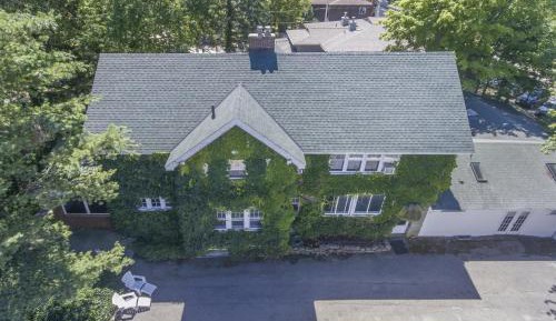 Six Bedroom Holiday Home