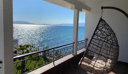 Villa - Beach Front