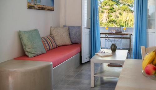 Two-Bedroom Apartment by the Pool 